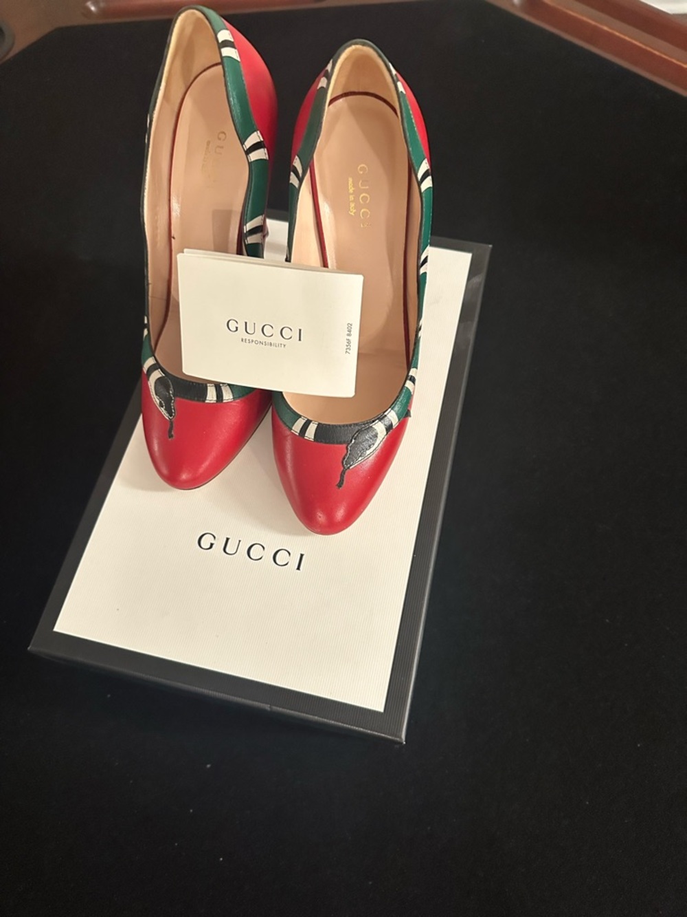 Gucci Red Leather Pumps with Green and White Snake Motif - Picture 2 of 6